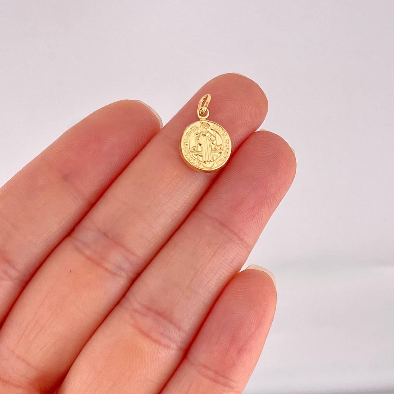 Dije San Benito 0.45g / 1.8cm Oro Amarillo 18K