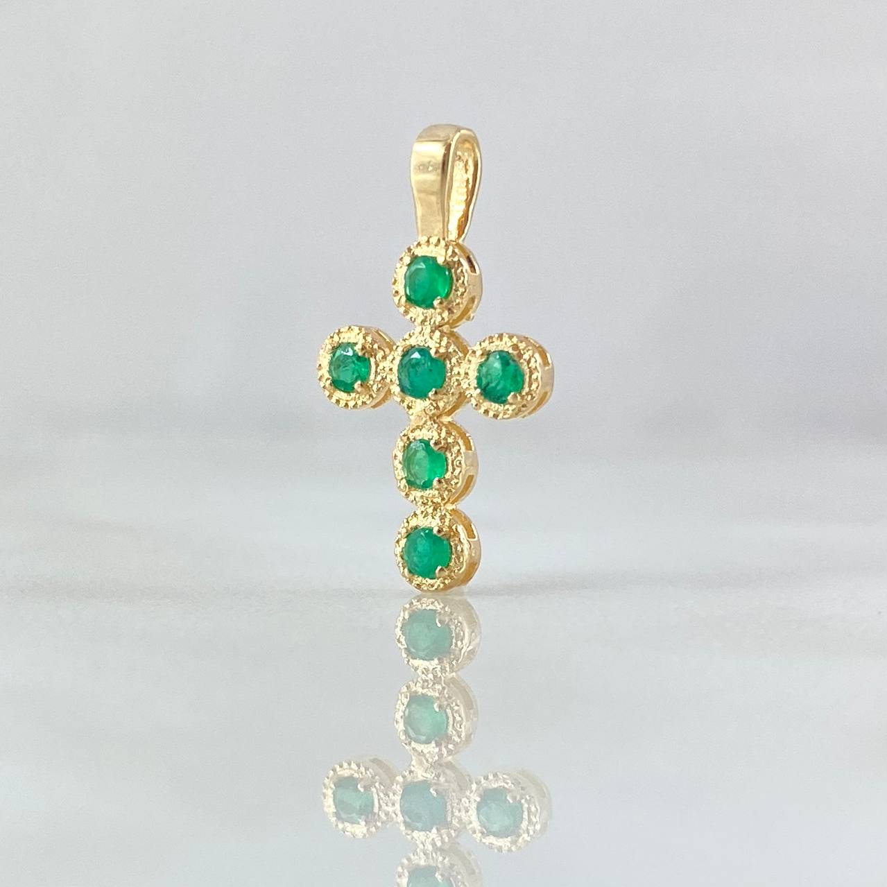 Dije Crúz Mini Aros 0.95gr / 1.7cm / Esmeraldas 40pts Oro Amarillo 18K (Joya)