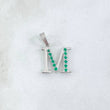 Dije Letra M 1.65gr / 2cm / Esmeraldas 19pts Oro Blanco 18K (Joya) ©