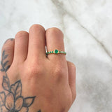 Anillo Solitario Lineas Tupidas 2.45gr / T6 1/4 / Esmeraldas 36pts Oro Amarillo 18K (Joya) ©