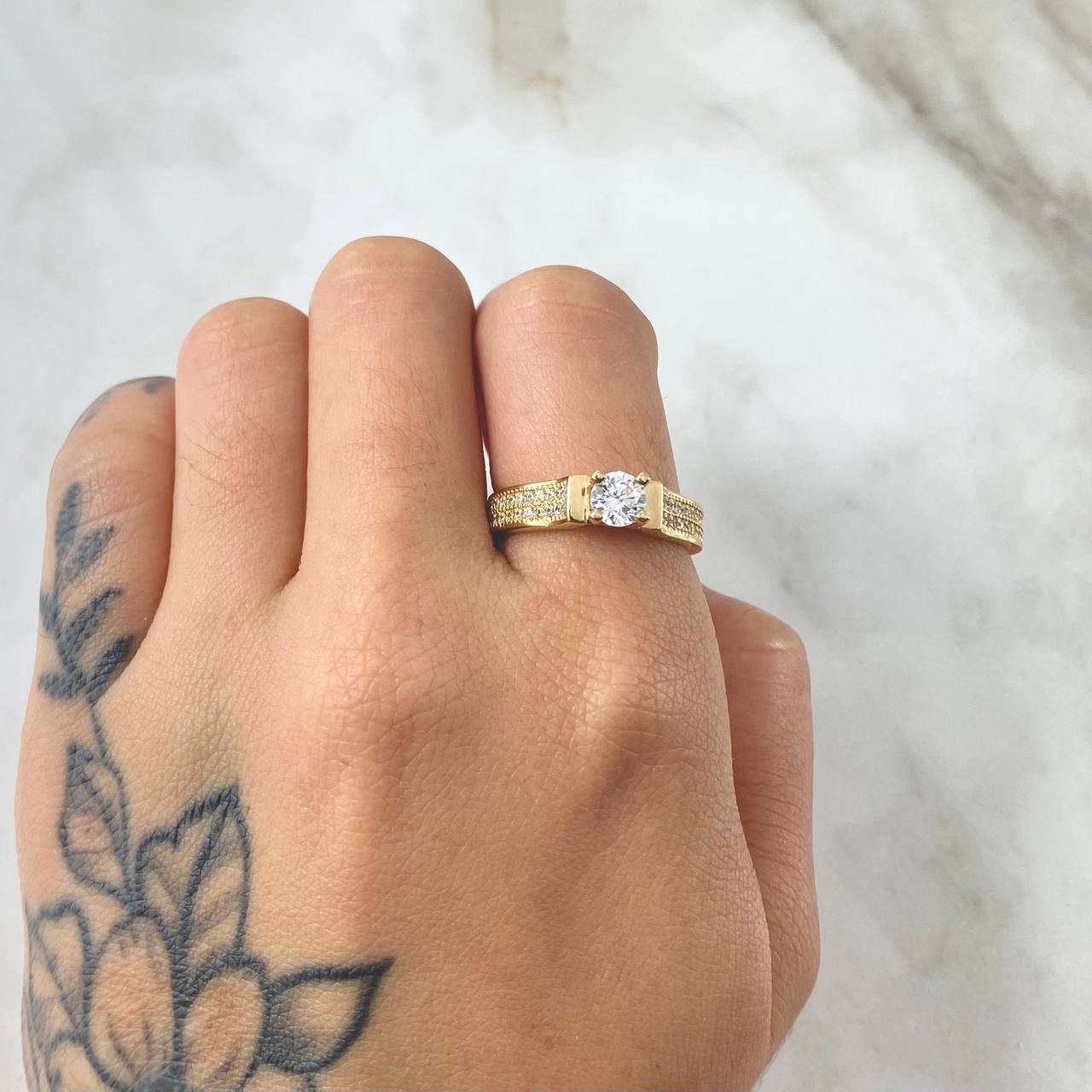 Anillo Carriles Rampa 4.75gr / T7 3/4 / Oro 18K
