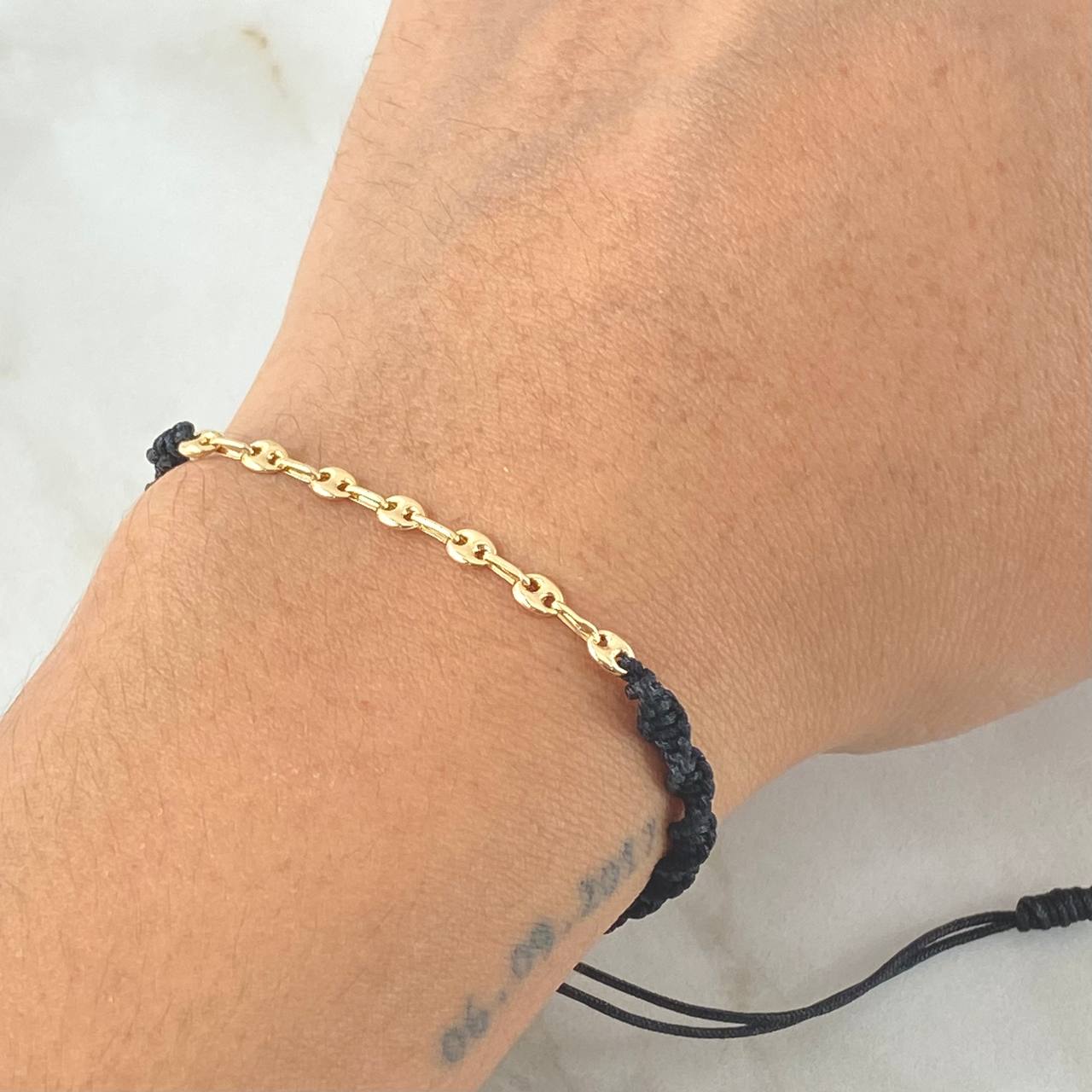 Pulsera Negra Herraje Retazo GC 0.4gr / Oro 18K ©