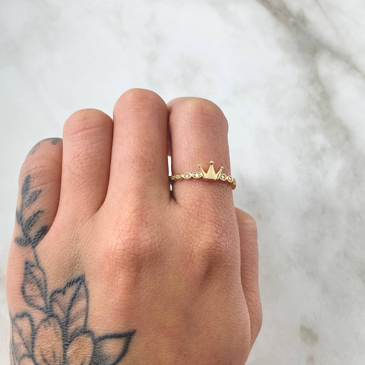 Anillo Corona de Ojos 1.5gr / T7 1/4 / Oro 18K *