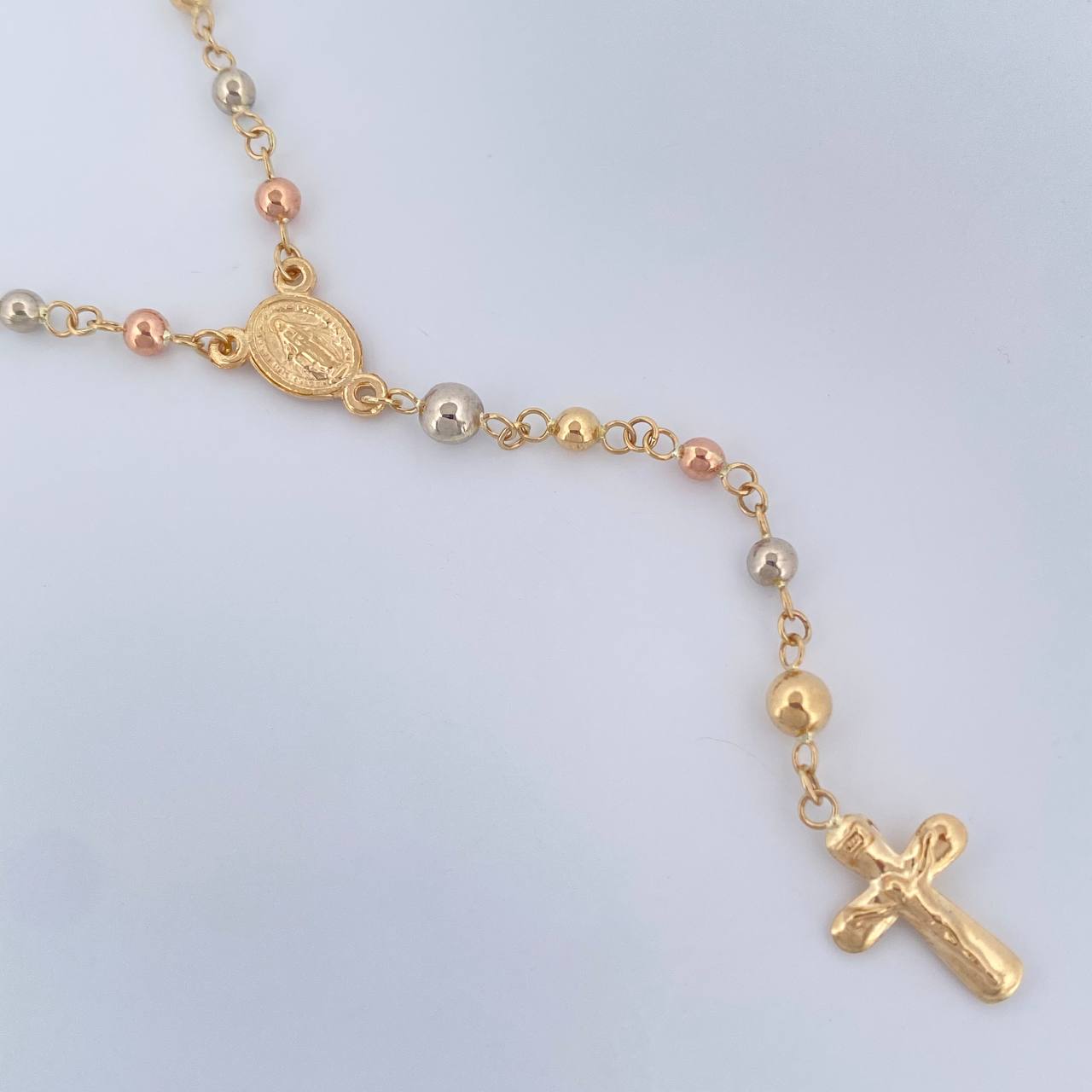 Rosario Virgen Milagrosa Cruz Cristo  5.8gr / 64cm / Tres Oros 18K $