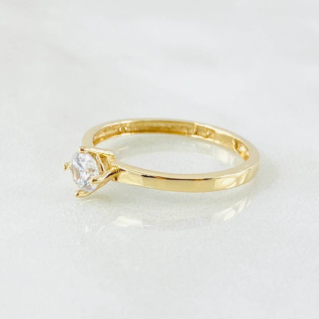 Anillo Solitario Cuatro Garras 1.4gr / T7 3/4 / Oro Amarillo 18K *