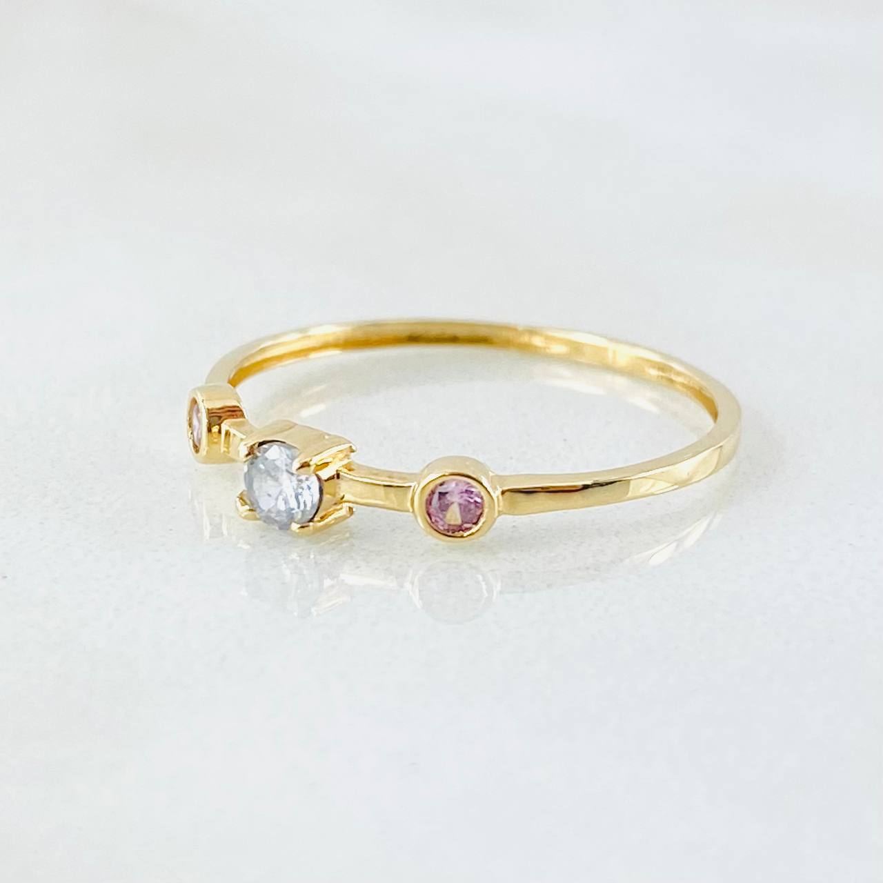 Anillo Solitario Dos Ojos 0.9gr / T7 / Oro Amarillo 18K *