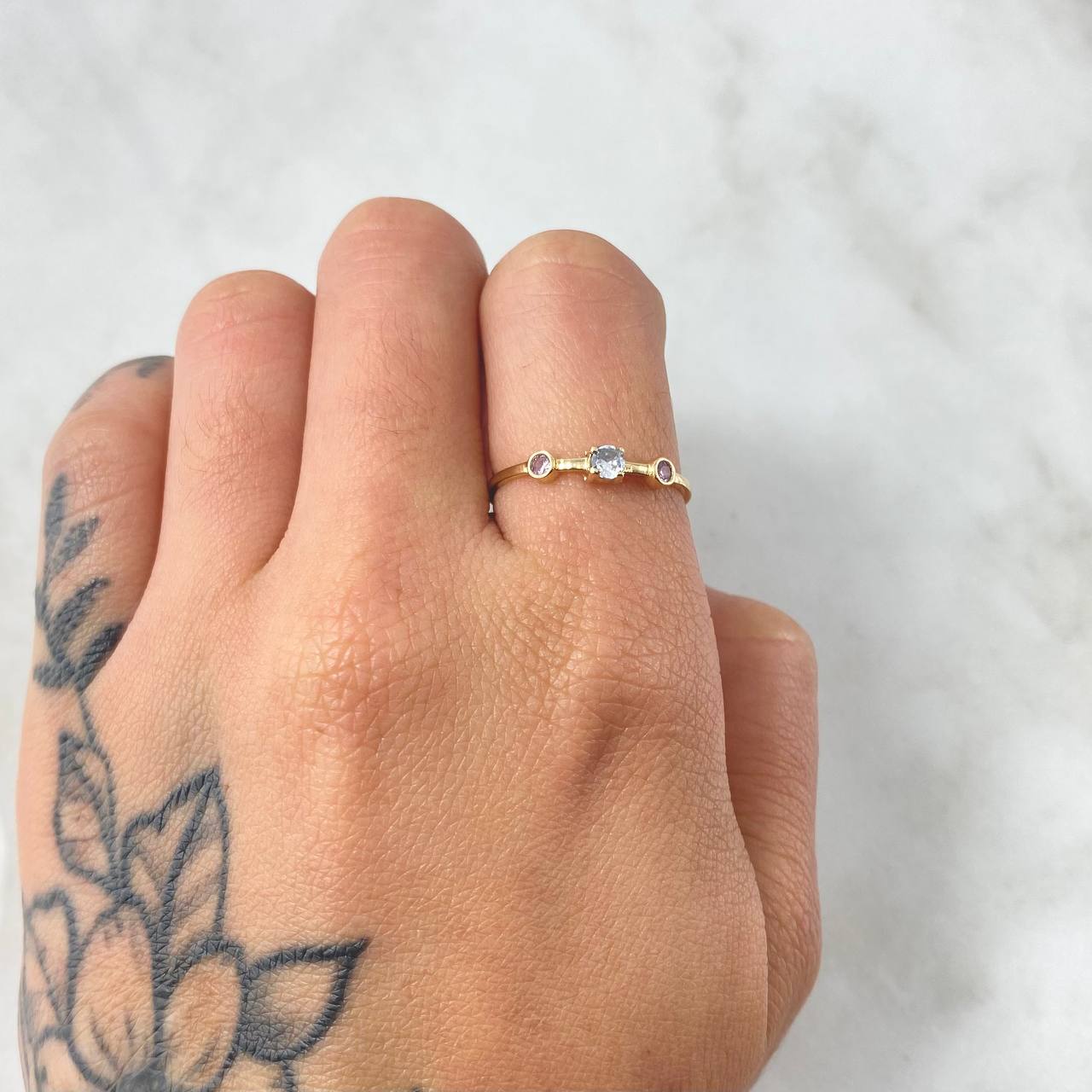 Anillo Solitario Dos Ojos 0.9gr / T7 / Oro Amarillo 18K *