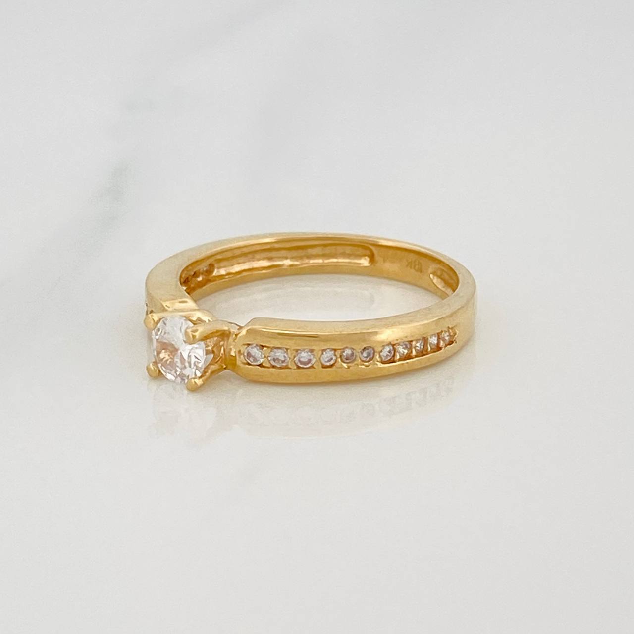 Anillo Solitario Churumbela 3.4g / T6 Oro Amarillo 18K
