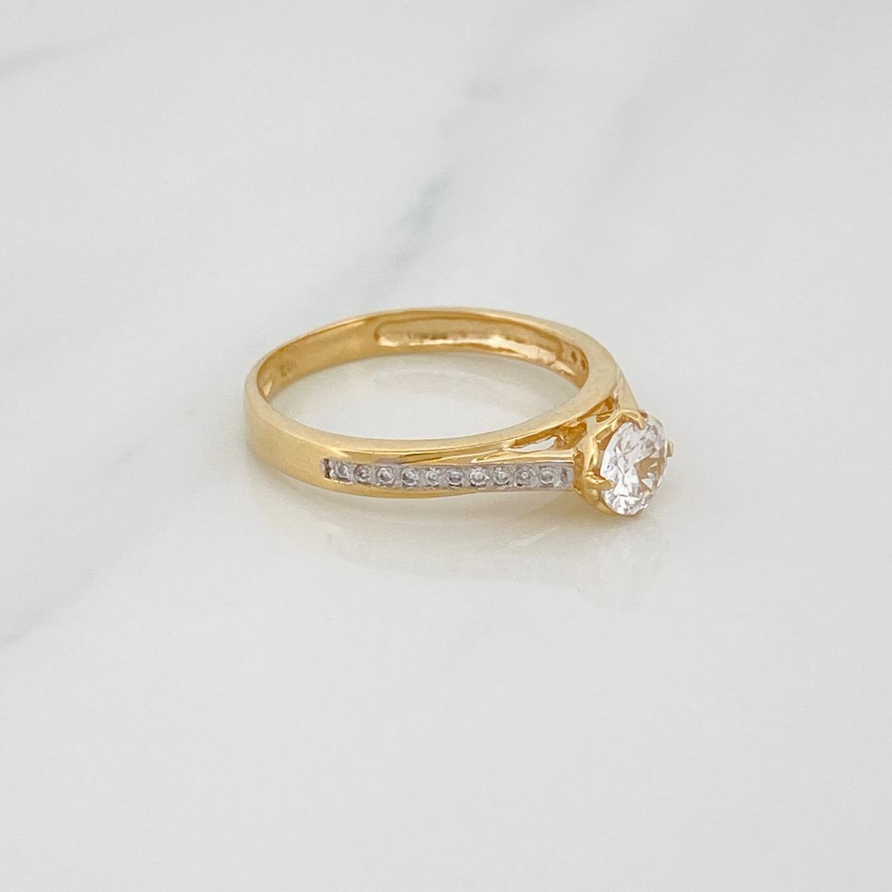 Anillo Solitario Puente 2.65g / T6 1/2 Dos Oros Amarillo Blanco 18K