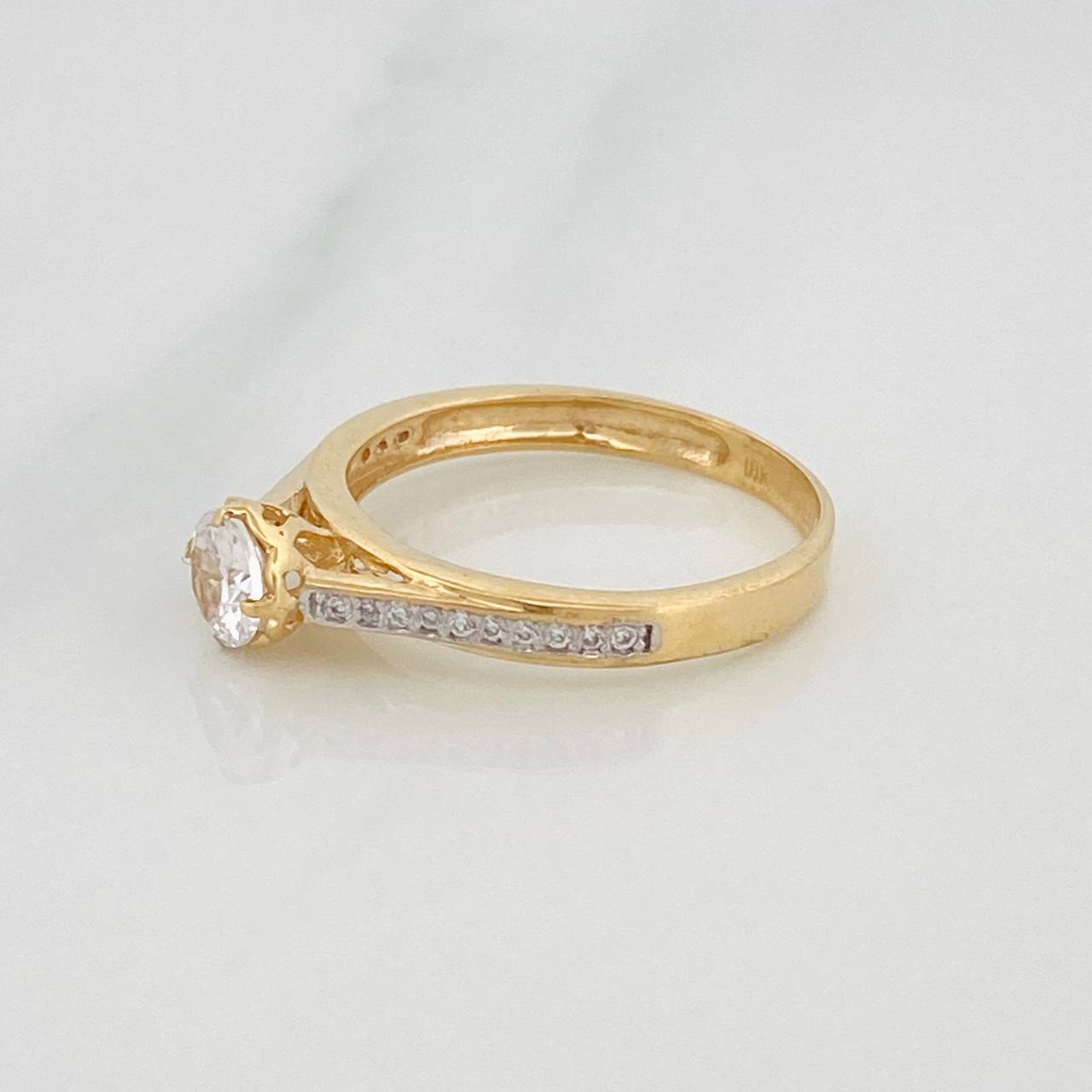 Anillo Solitario Puente 2.65g / T6 1/2 Dos Oros Amarillo Blanco 18K