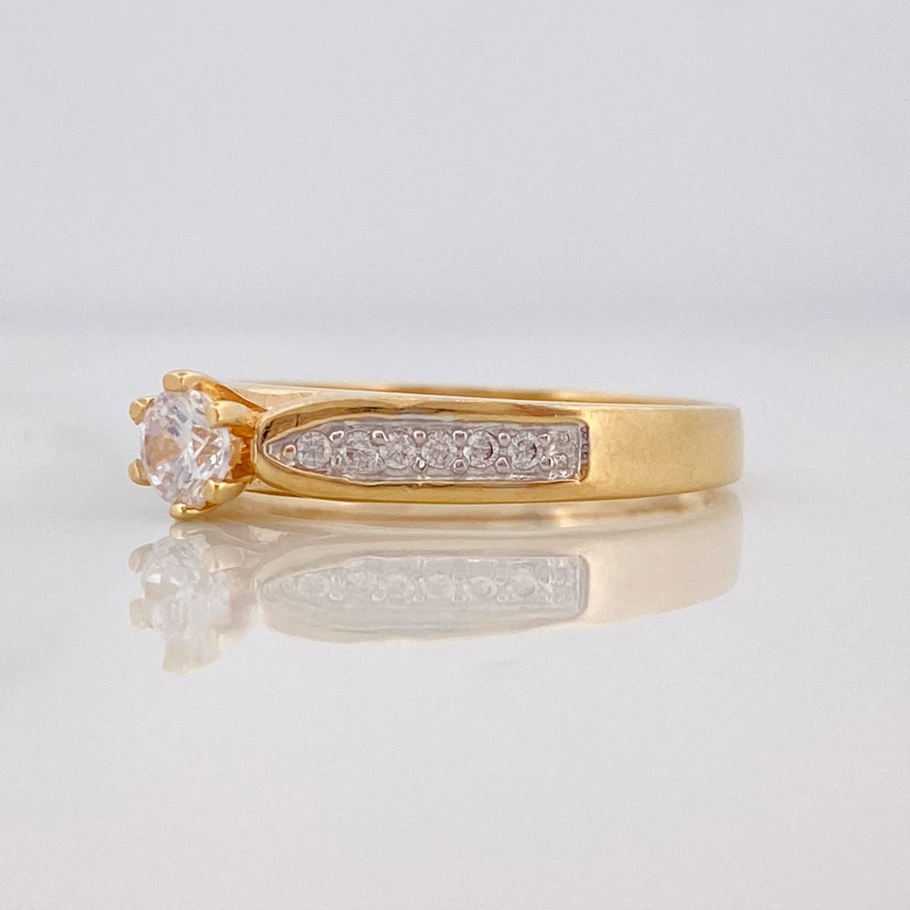 Anillo Solitario Puente 3.5g / T7 1/2 Dos Oros Amarillo Blanco 18K