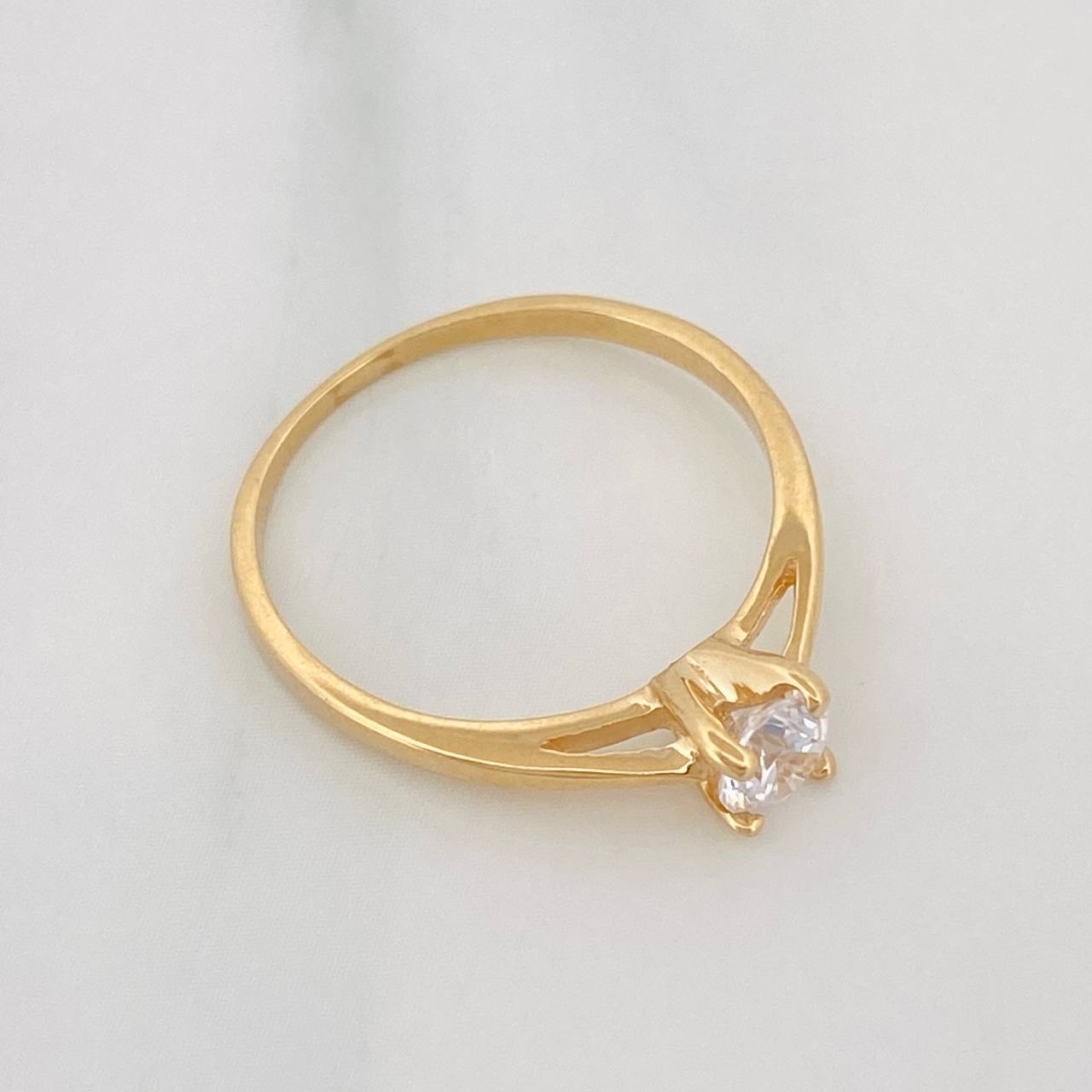 Anillo Solitario 1.9g / T6 1/2 Oro Amarillo 18K