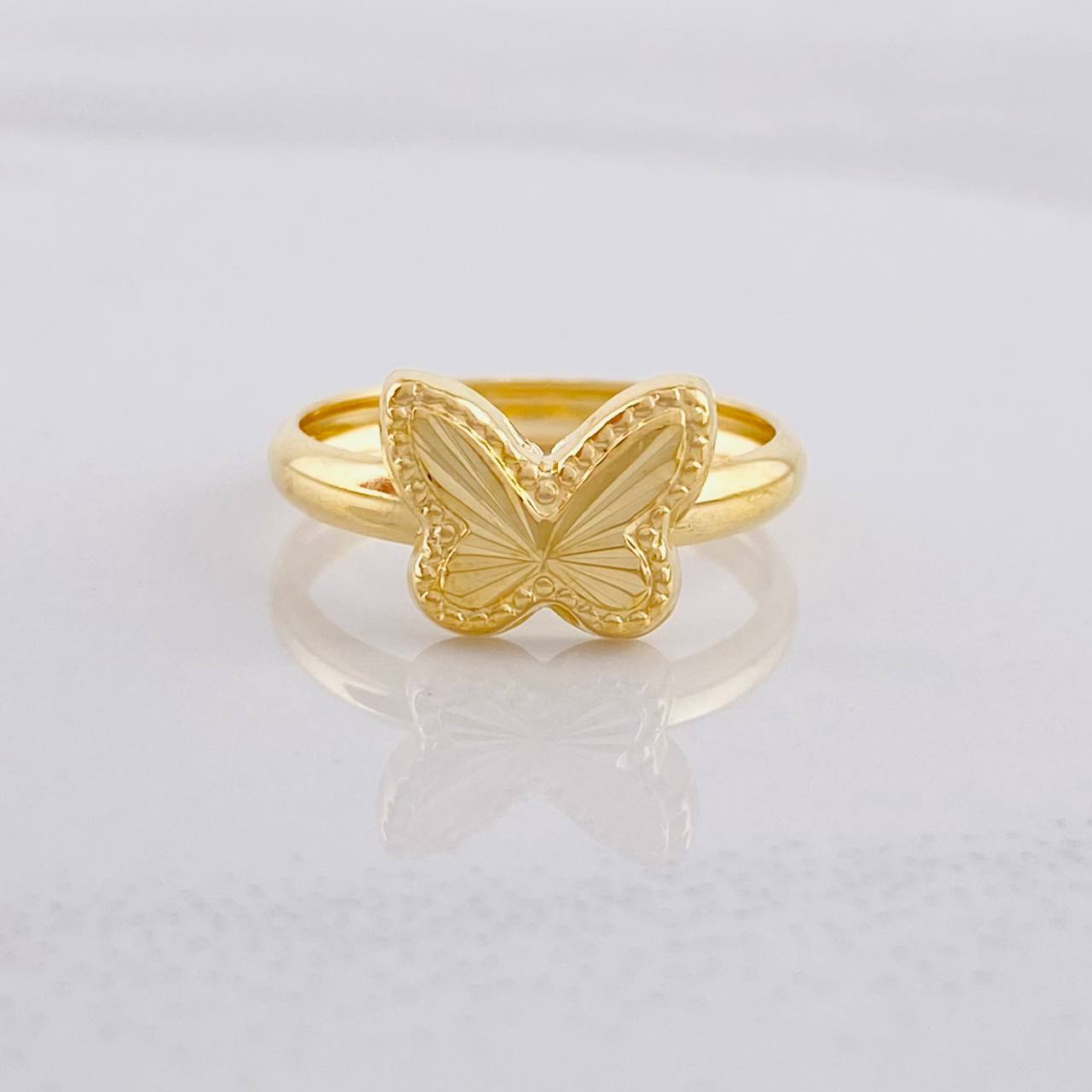 Anillo Mariposa Diamantada 0.95g / T4 3/4 Oro Amarillo 18K