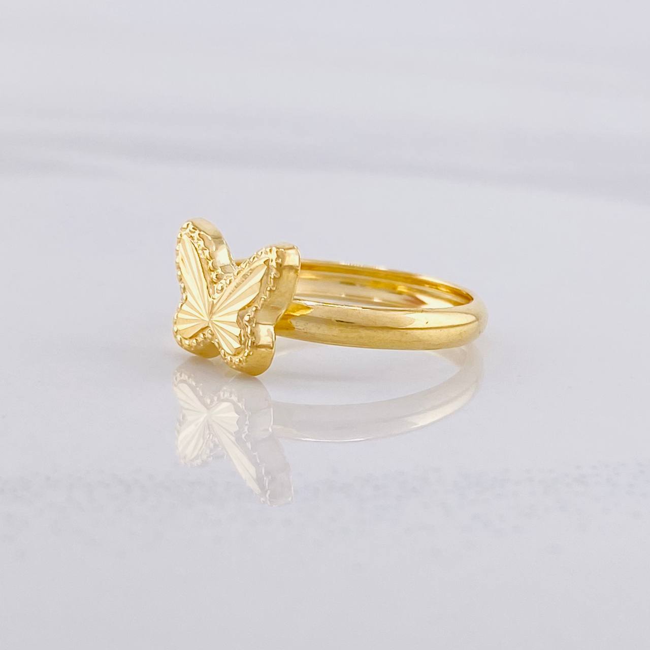 Anillo Mariposa Diamantada 0.95g / T4 3/4 Oro Amarillo 18K