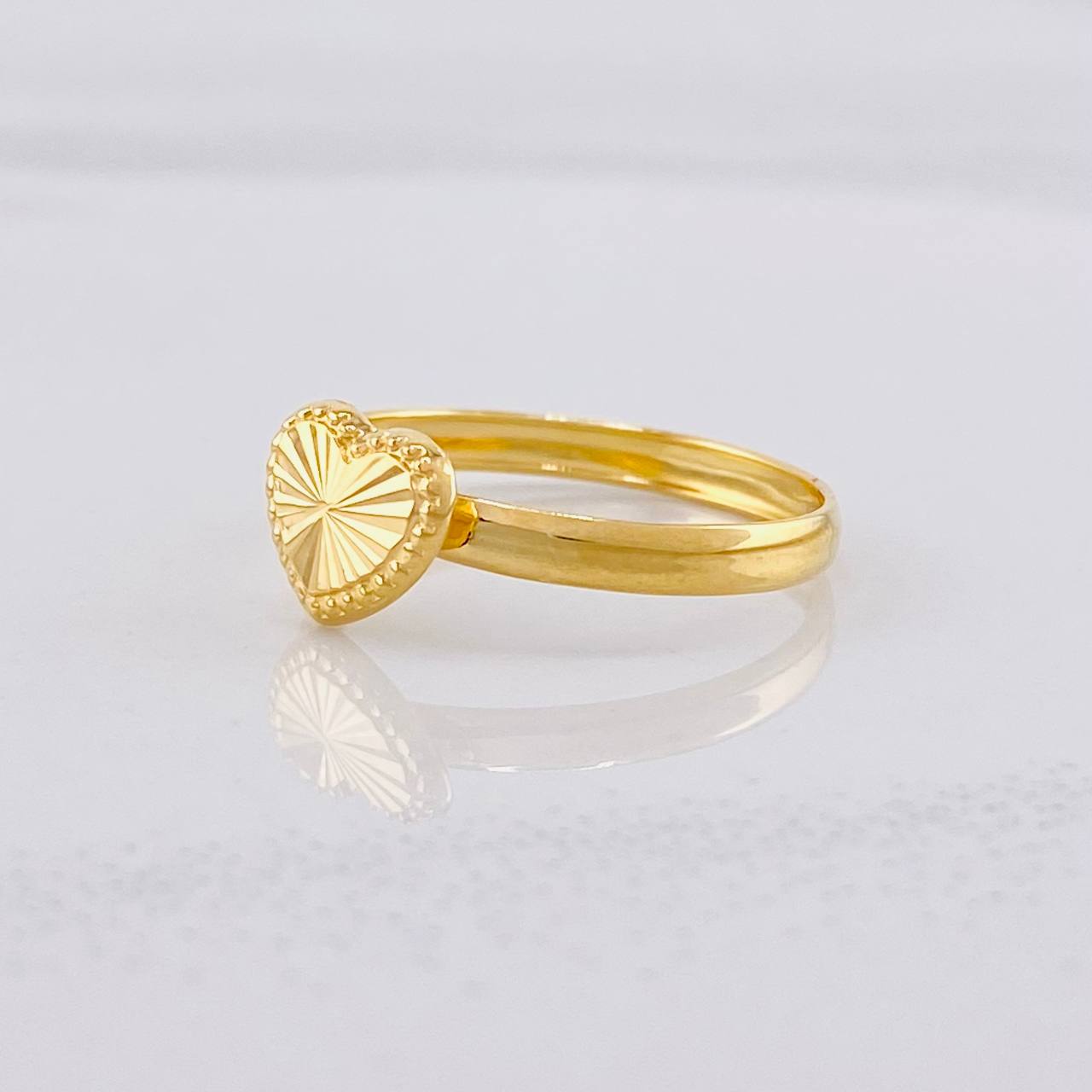 Anillo Corazón Diamantado 0.75g / T5 Oro Amarillo 18K