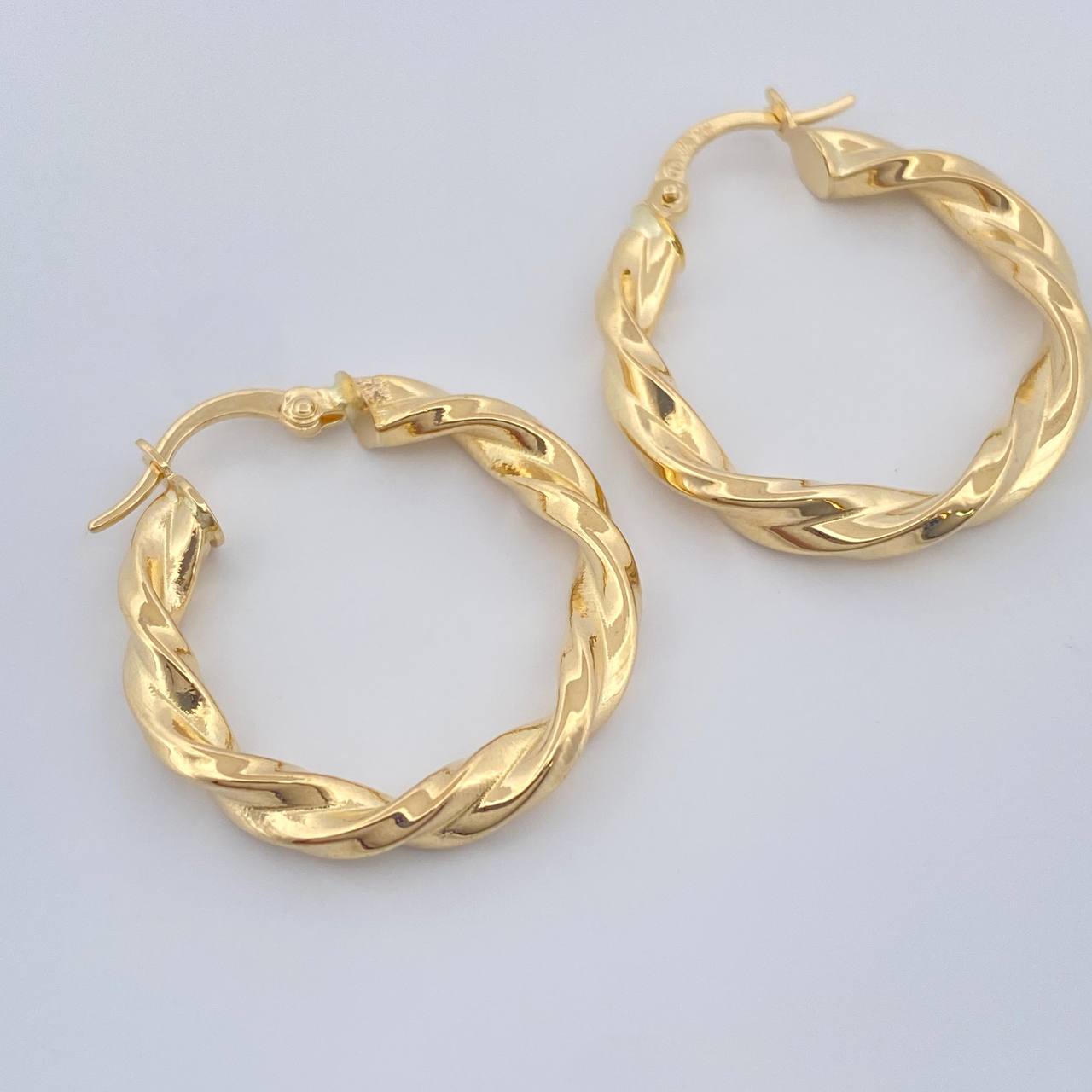 Candongas Fenix 2.9gr / 2.8cm / Oro Amarillo 18K $