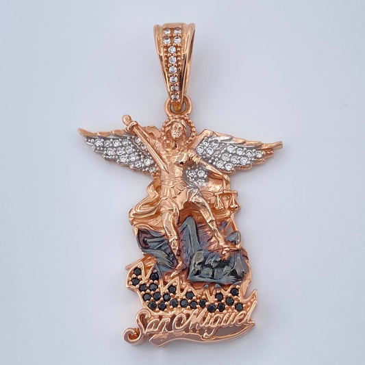 Dije San Miguel Arcangel 7.7gr / 4.1cm / Tres Oros 18K $