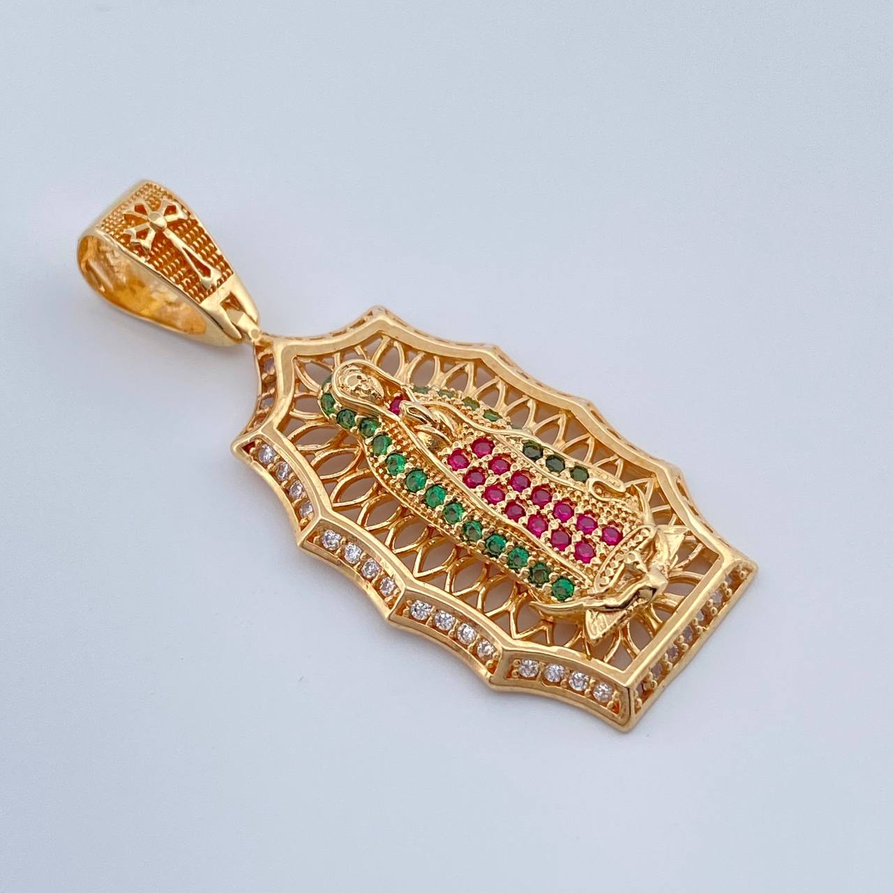Dije Virgen De Guadalupe 4.55gr / 3.7cm / Circones Blancos Verdes Fucsias Oro Amarillo $