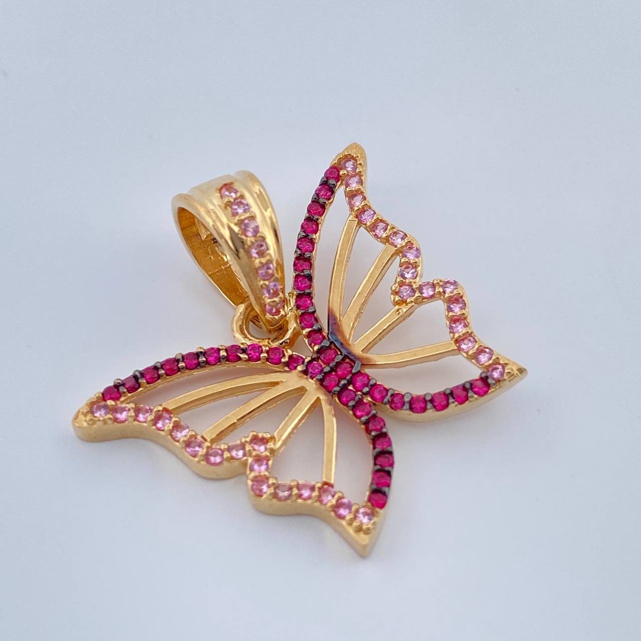 Dije Mariposa 2.95gr / 2.2cm / Dos Oros Negro Amarillo 18K $