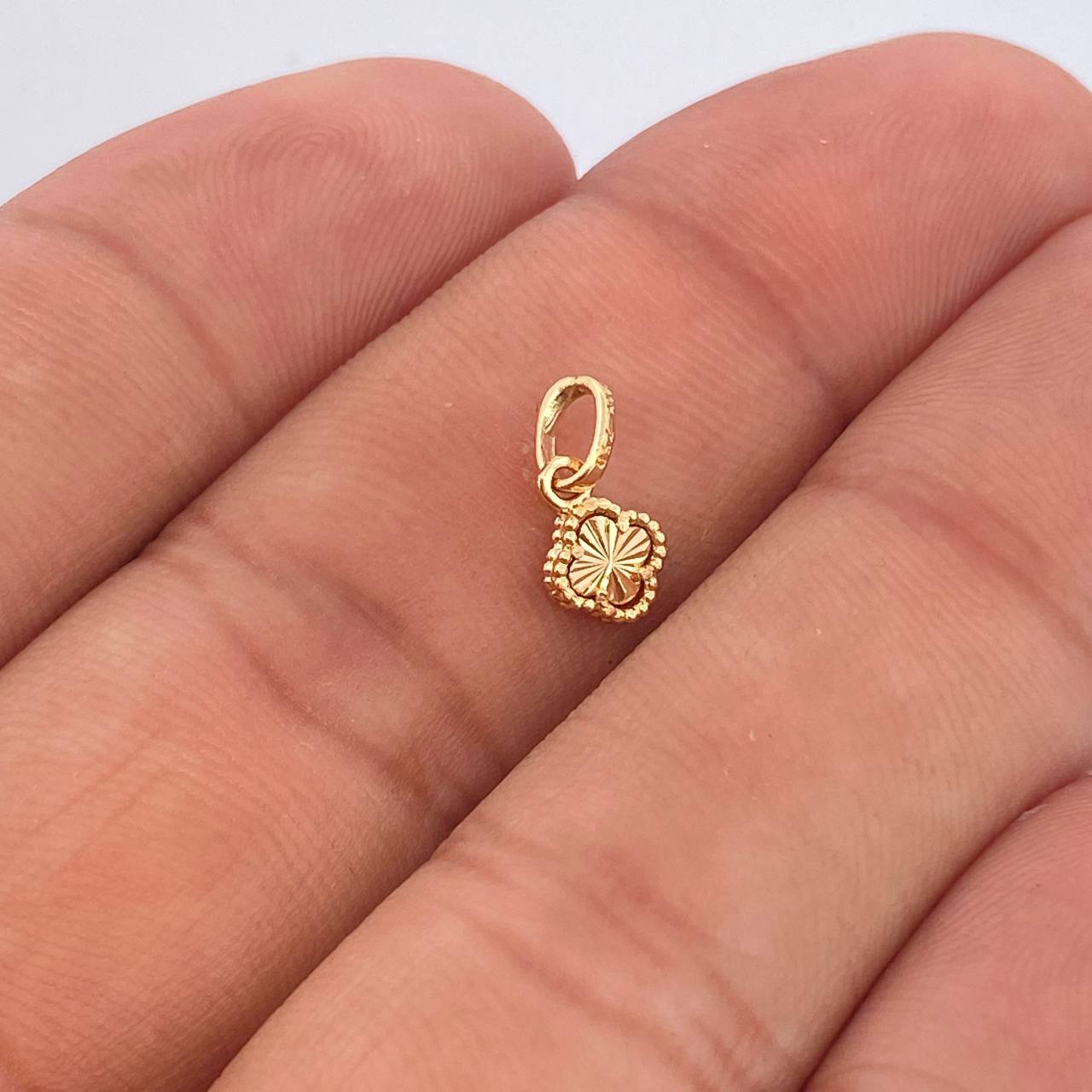Dije Trebol 0.45gr / 1cm / Oro Amarillo 18K &