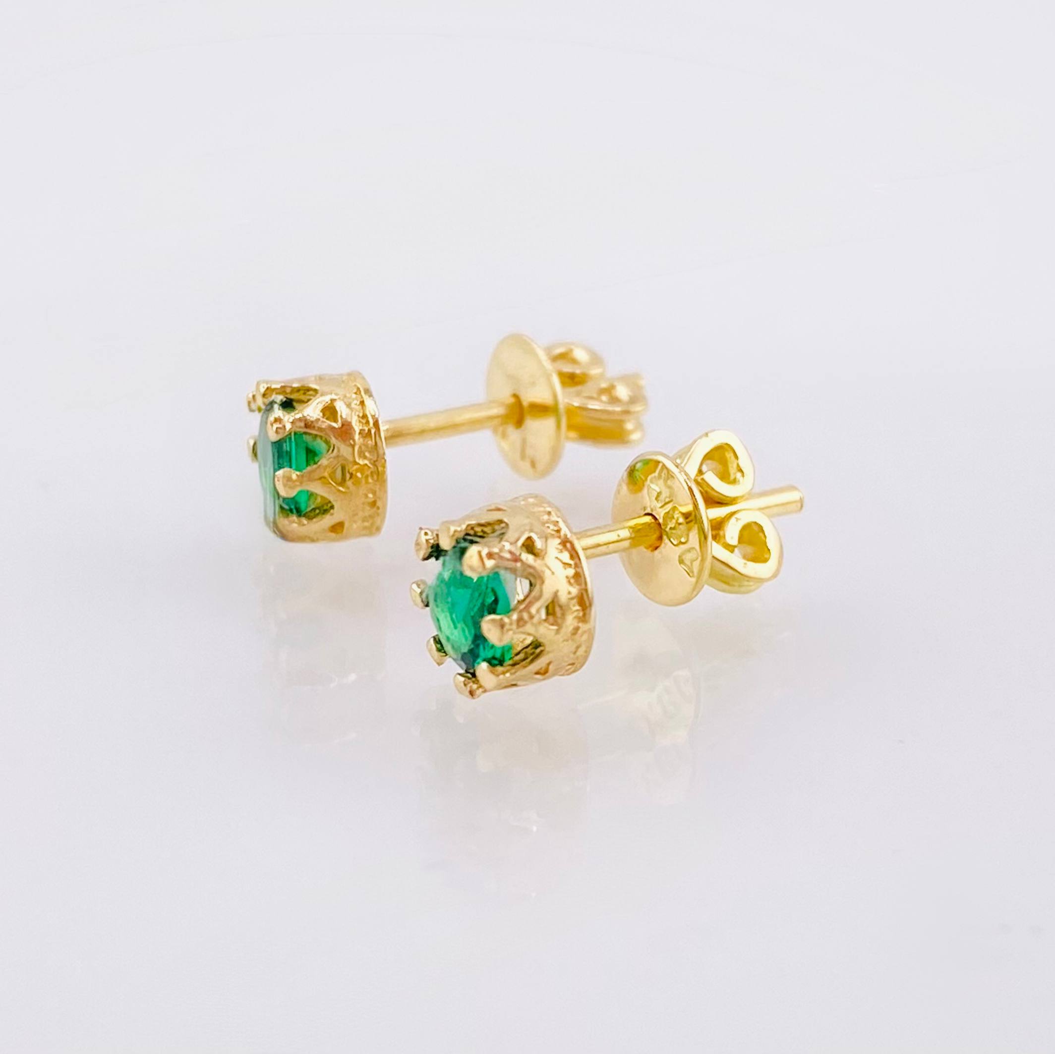 Topos Piedra Ocho Garras 1.45gr / 5.2mm Oro Amarillo 18K
