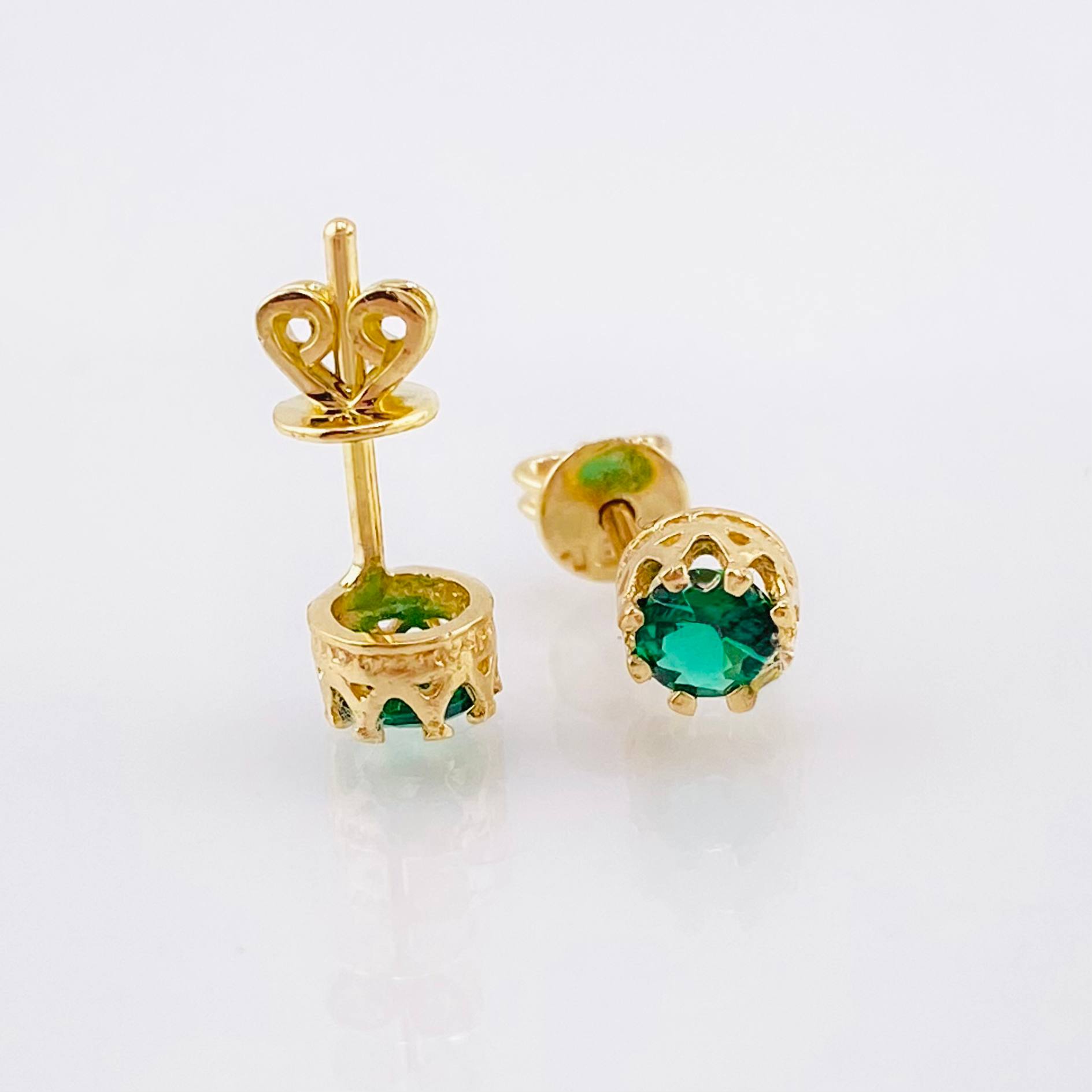 Topos Piedra Ocho Garras 1.45gr / 5.2mm Oro Amarillo 18K
