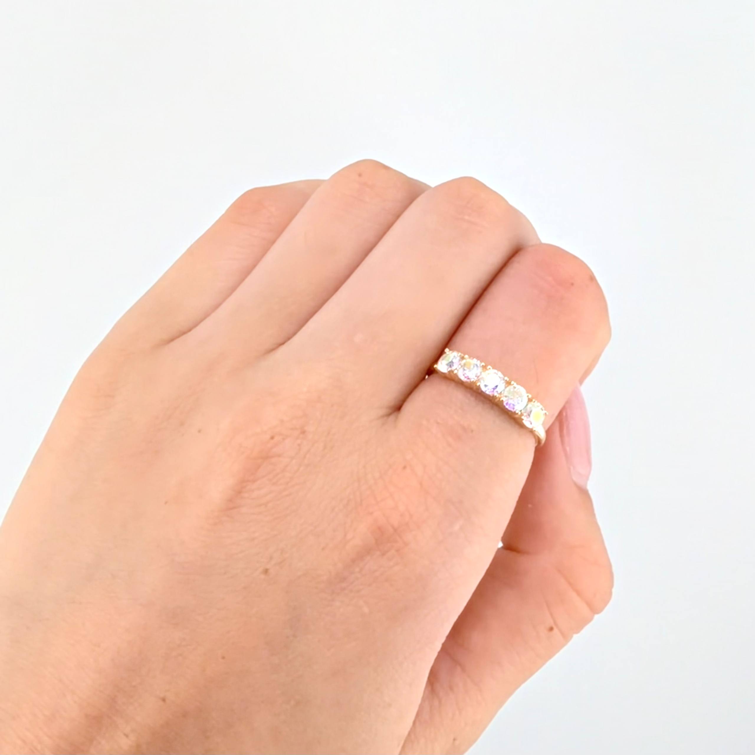 Anillo Cristal de Luna 2.1gr / T6 1/4 / Oro Amarillo 18K ©