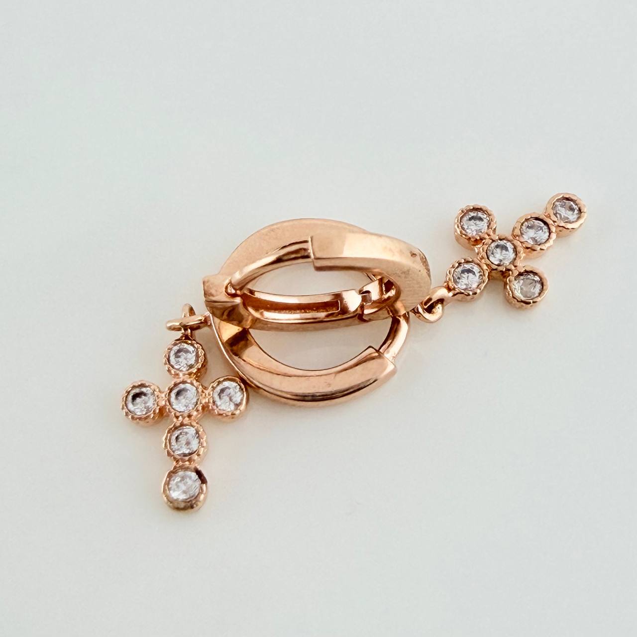 Candongas Redondas Cruz 3.15gr / 2.2cm / Oro Rosa 18K $