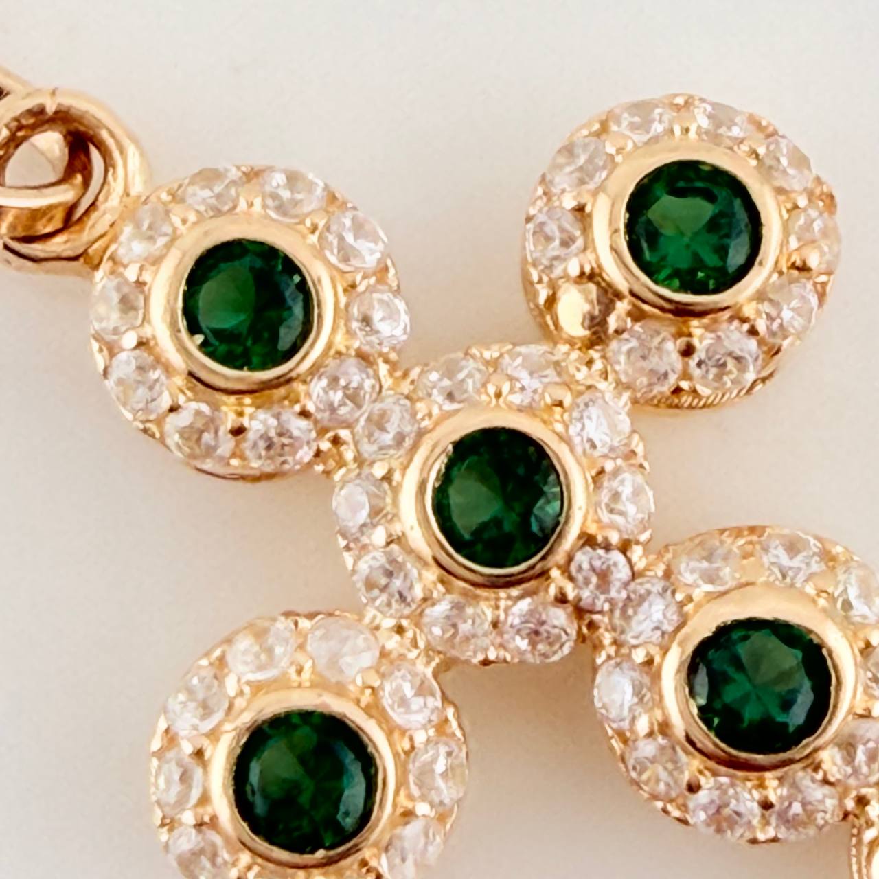 Dije Cruz Tupida 1.4gr / 2.5cm / Oro Amarillo 18K $