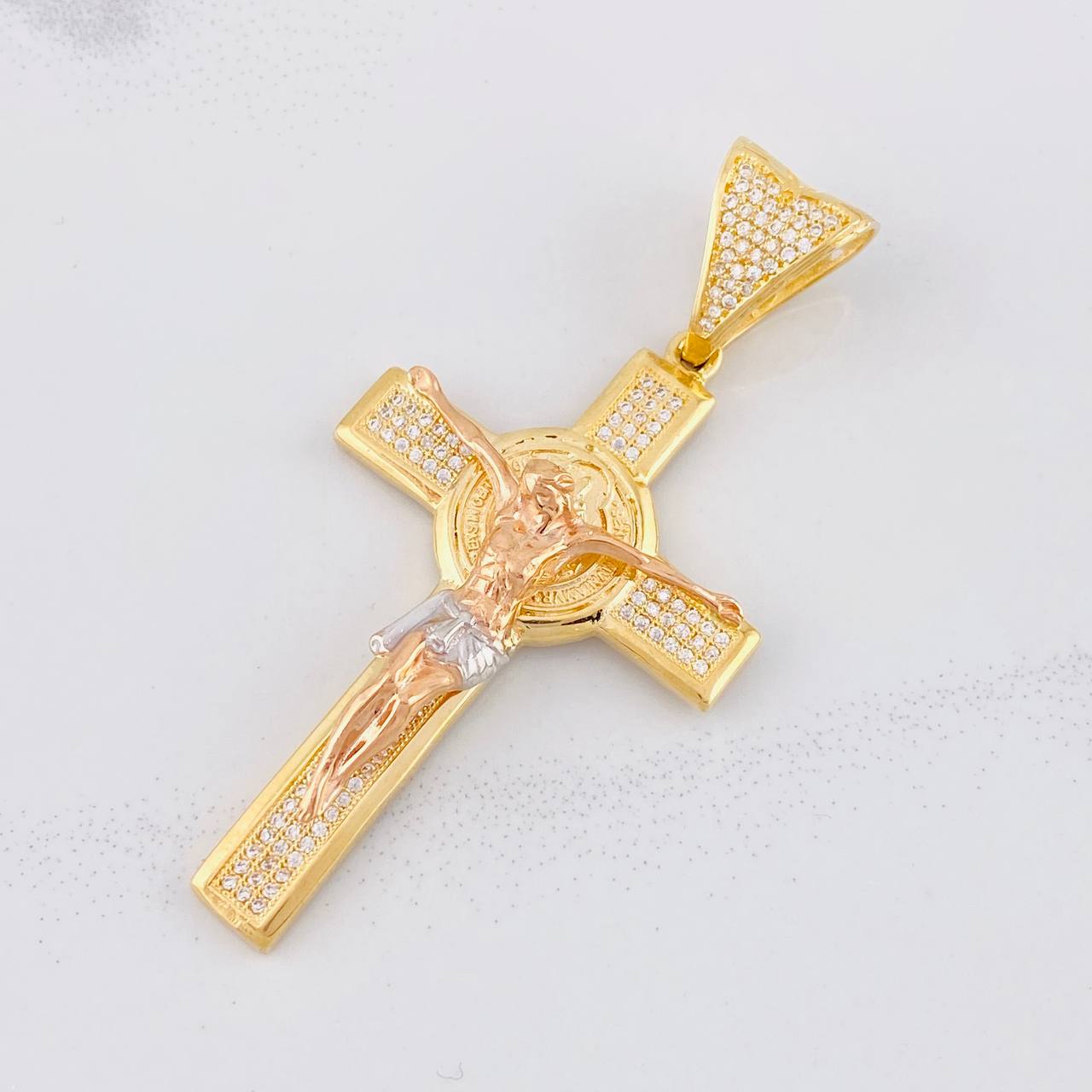Dije Cruz Cristo San Benito 11.55g / 6.3cm Tres Oros 18K