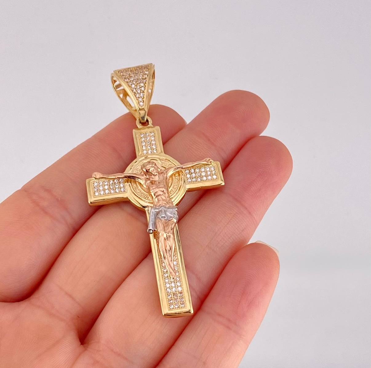 Dije Cruz Cristo San Benito 11.55g / 6.3cm Tres Oros 18K