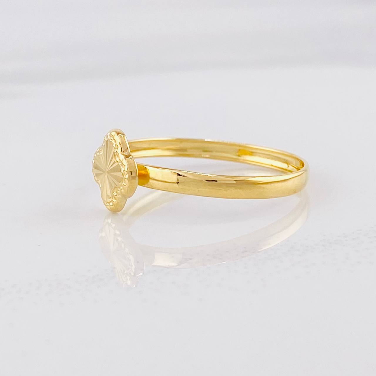 Anillo Trébol Diamantado 0.75g / T5 Oro Amarillo 18K