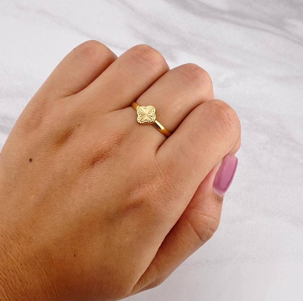 Anillo Trebol Diamantado 0.8g / T7 3/4 Oro Amarillo 18K