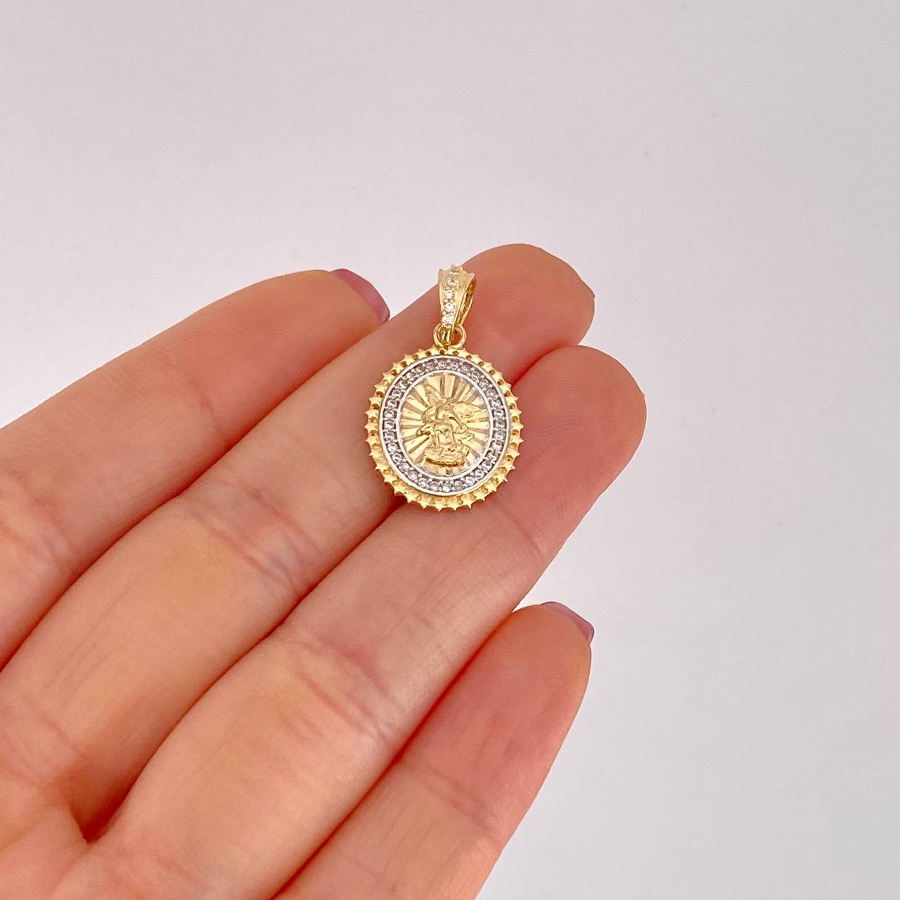 Dije Borde Estrellado San Miguel 3g / 2.6cm Dos Oros Amarillo Blanco 18K