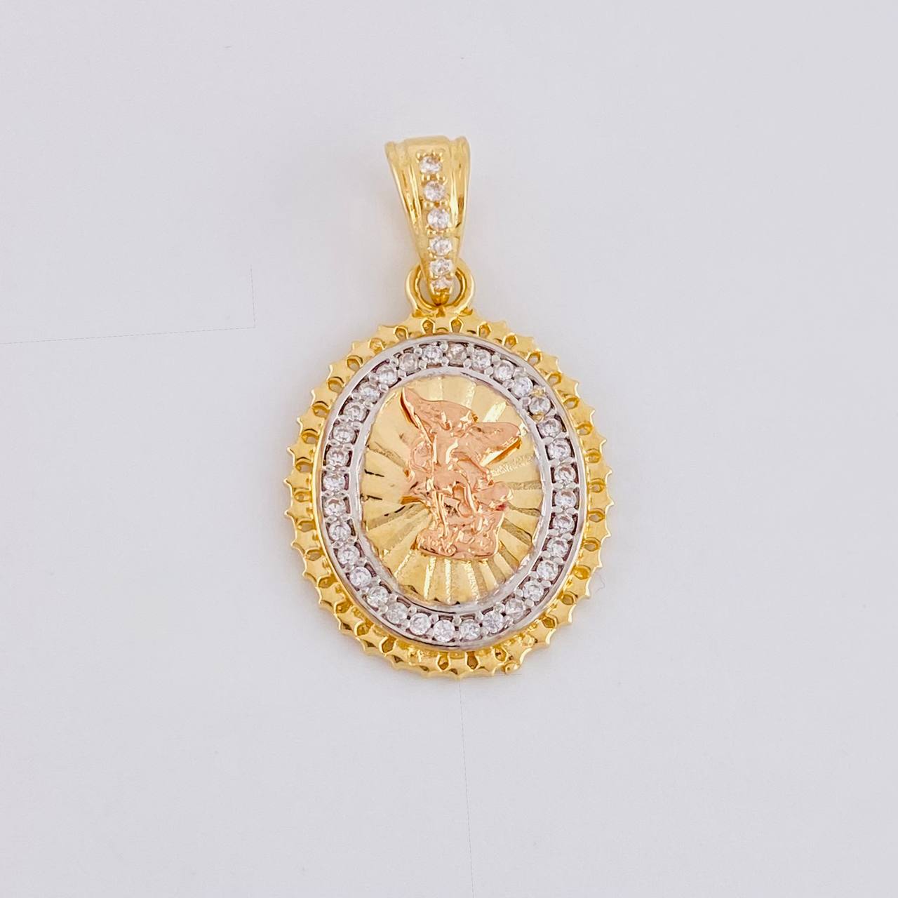 Dije Borde Estrellado San Miguel 2.85g / 2.6cm Tres Oros 18K