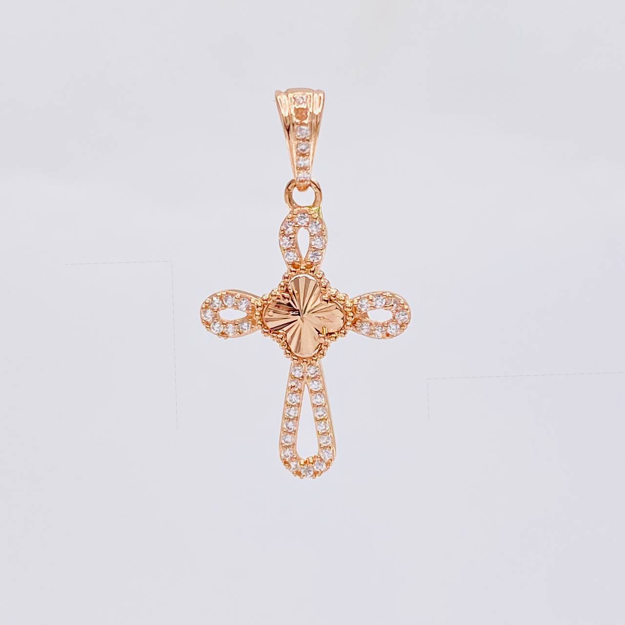 Dije Cruz Trebol Diamantado 1.8g / 3cm Oro Rosa 18K