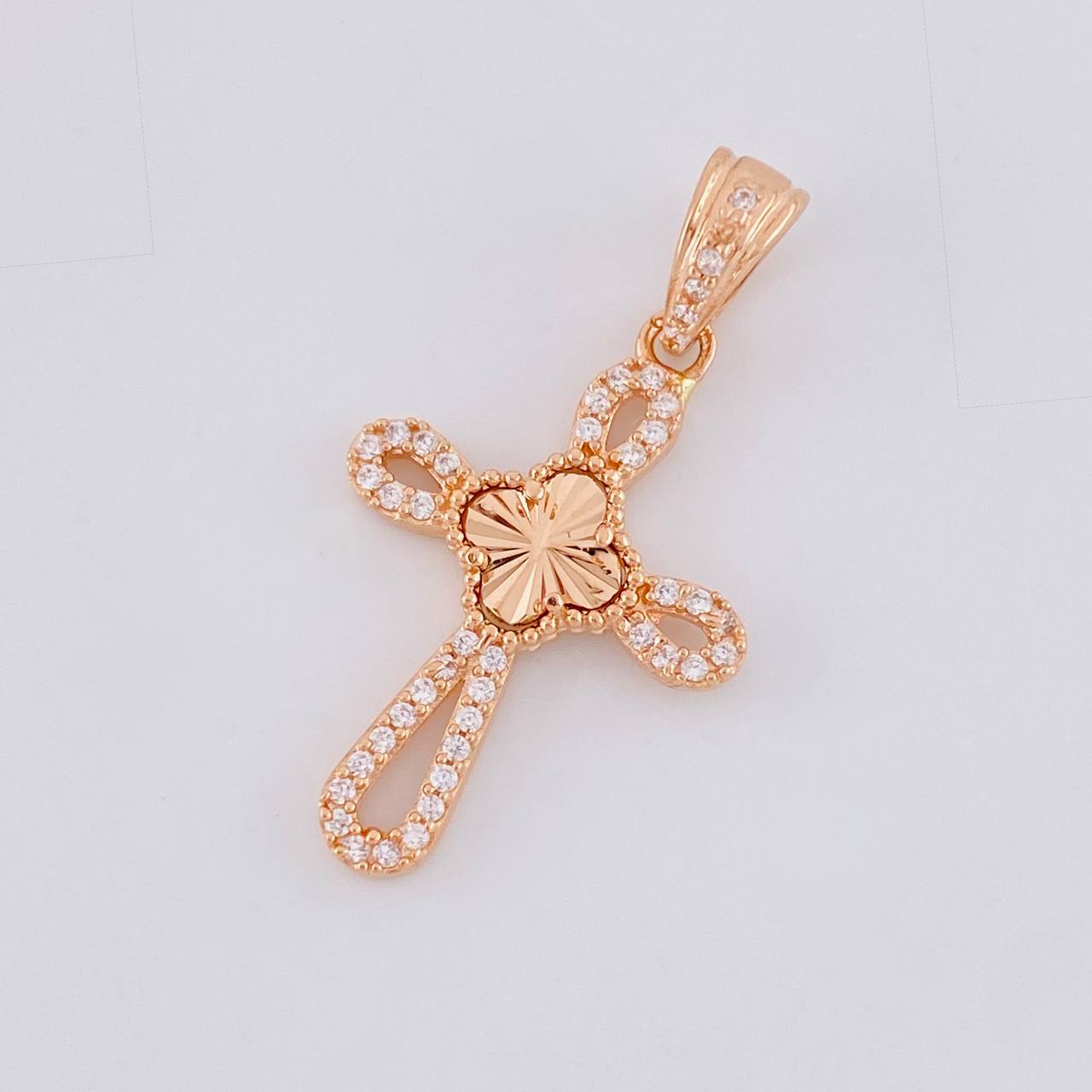 Dije Cruz Trebol Diamantado 1.8g / 3cm Oro Rosa 18K