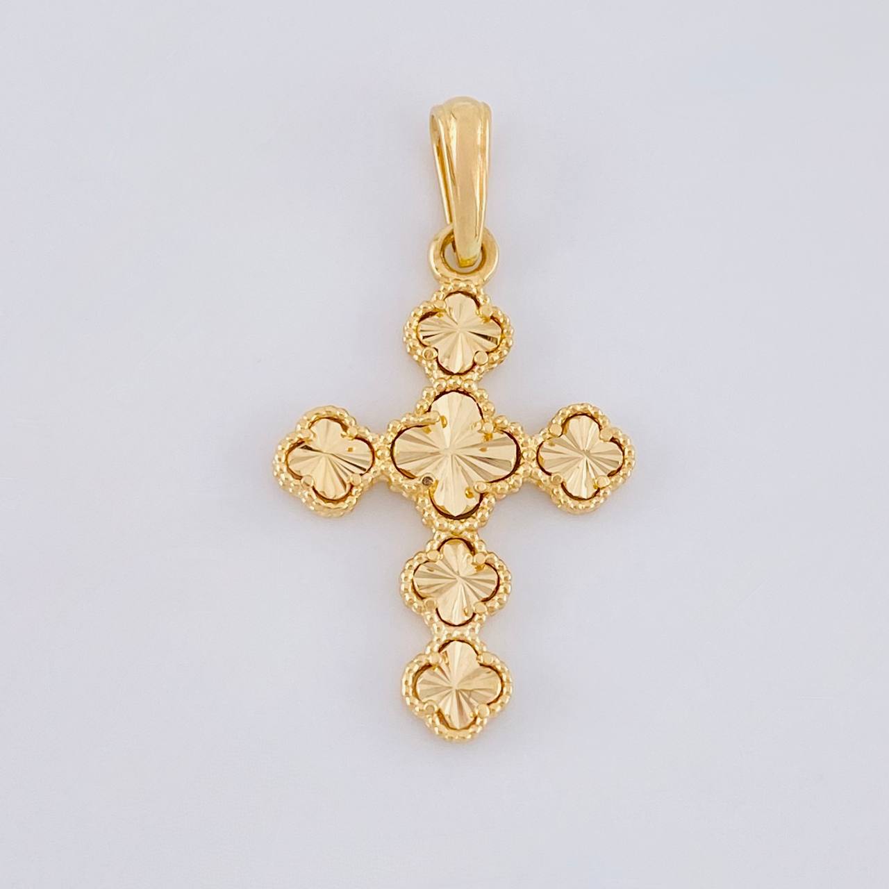 Dije Trebol Diamantado 2.45g / 3.3cm Oro Amarillo 18K