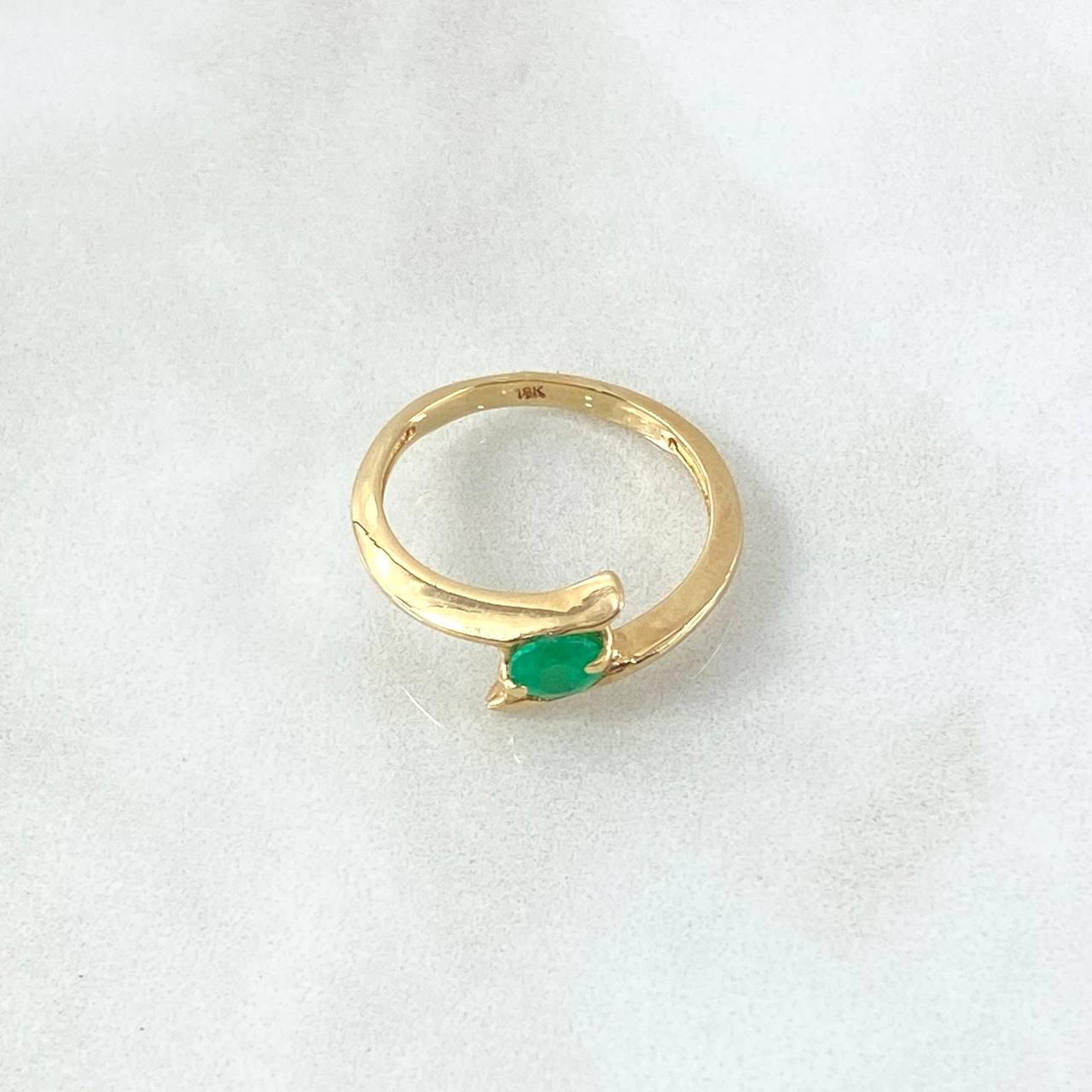 Anillo Solitario Abrazo 3gr / T6 3/4 / Esmeraldas 30pts Oro Amarillo 18K (Joya) *
