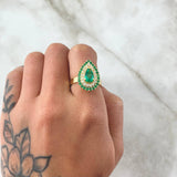 Anillo Halo Gota Tupido 6.15gr / T6 3/4 / Esmeraldas 1.17 Qts Diamantes 34pts Oro Amarillo 18K (Joya) *