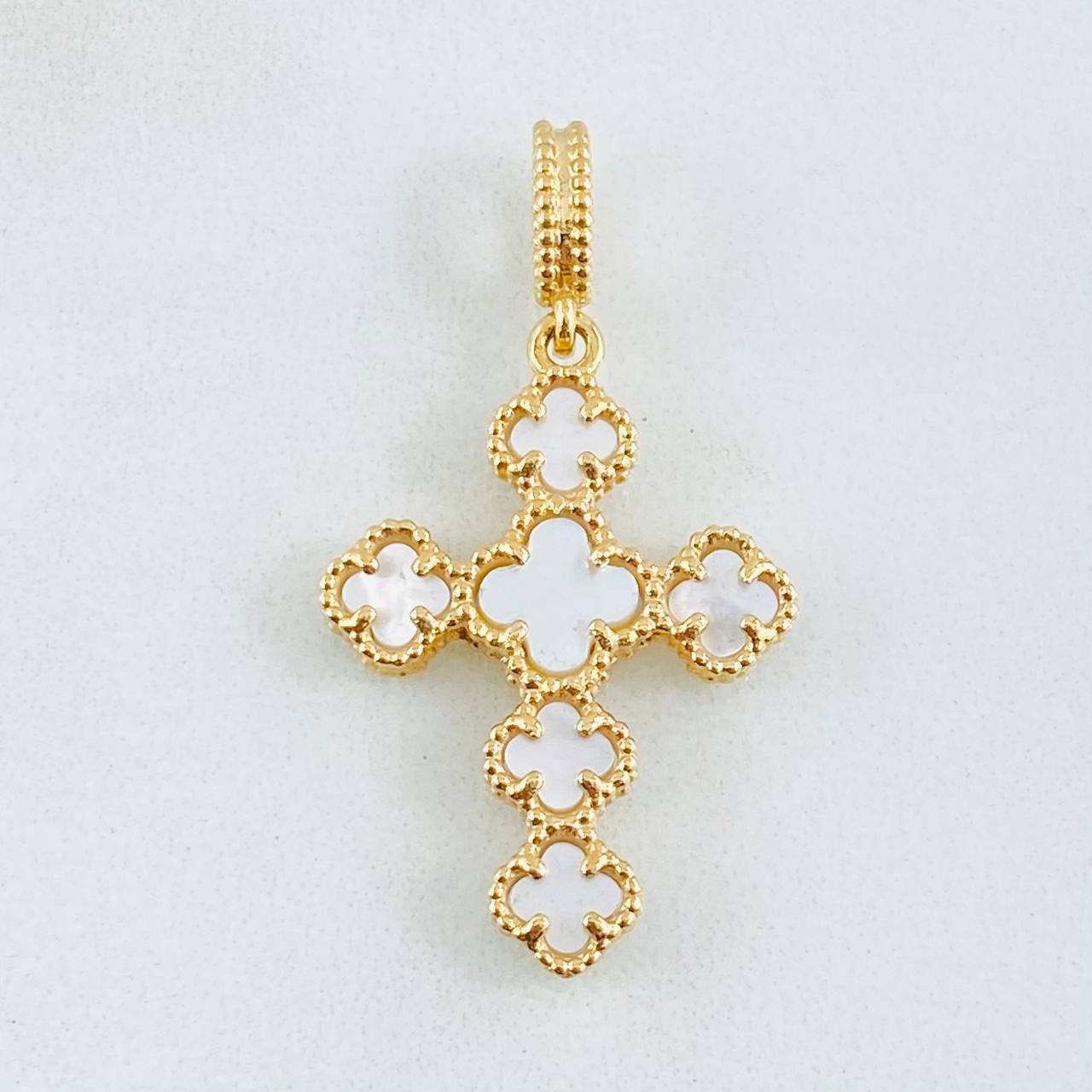 Dije Crúz Trebol Nacar Blanco 3gr / 3.2cm / Oro Amarillo Nac.Esp. 18K *