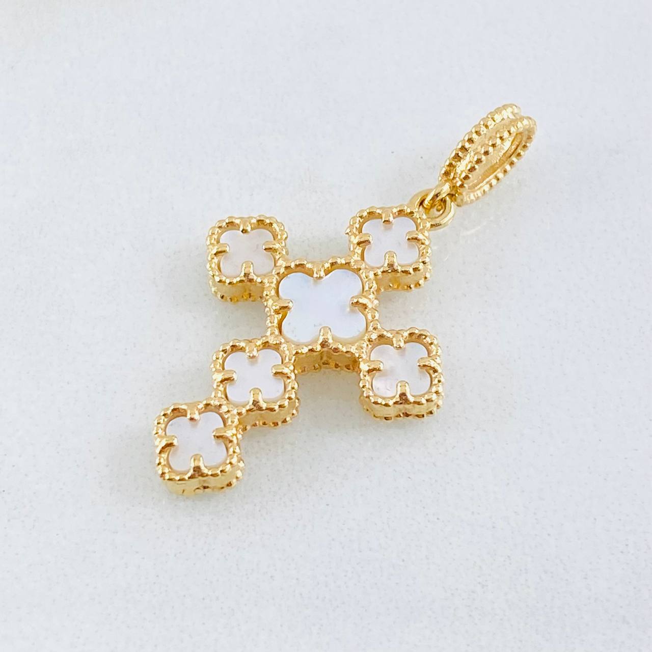 Dije Crúz Trebol Nacar Blanco 3gr / 3.2cm / Oro Amarillo Nac.Esp. 18K