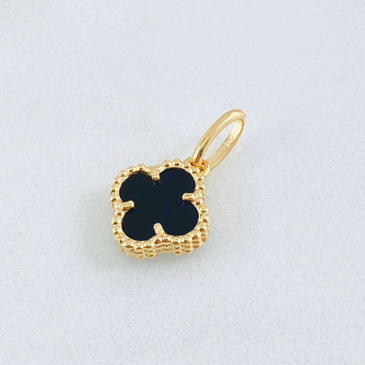 Dije Trebol Negro 1.25gr / 1.7cm / Oro Amarillo Nac.Esp. 18K *
