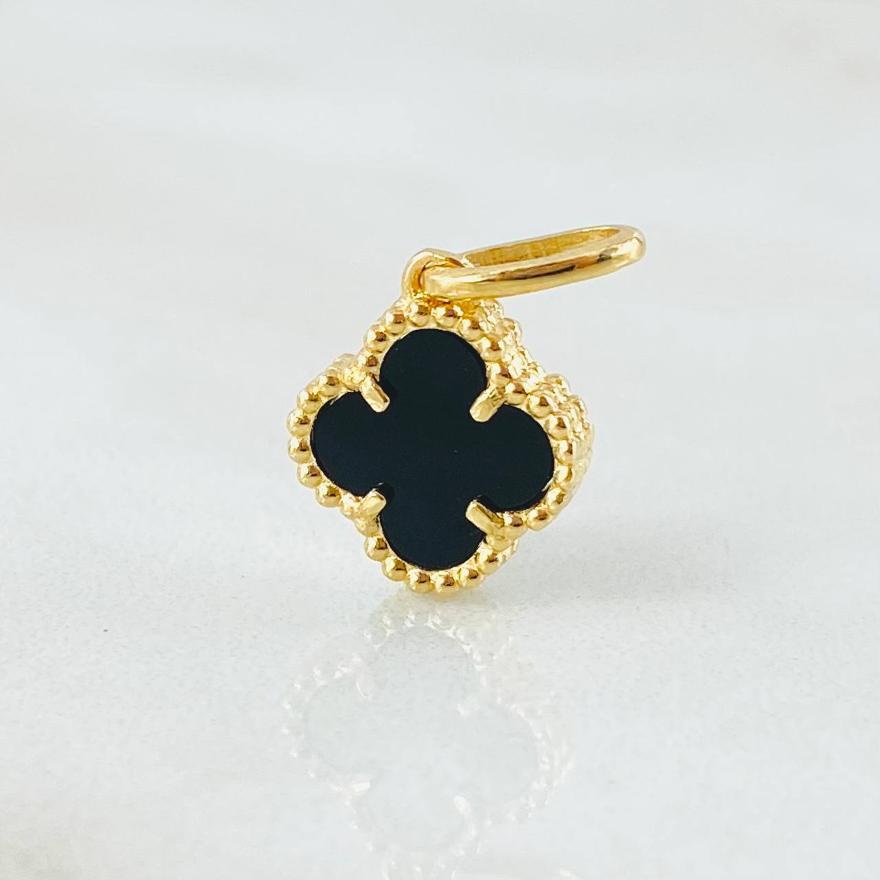 Dije Trebol Negro 1.25gr / 1.7cm / Oro Amarillo Nac.Esp. 18K *