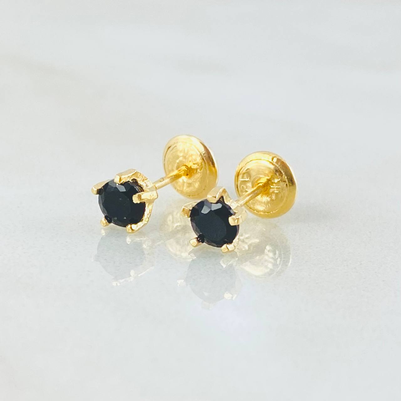 Topos Bisel Cinco Garras 0.85gr / Oro Amarillo 18K ©