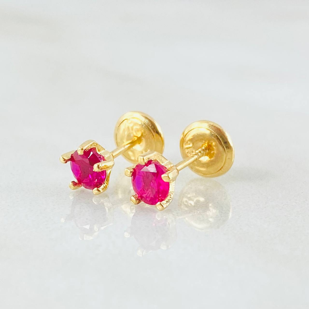 Topos Bisel Cinco Garras 0.9gr / Oro Amarillo 18K