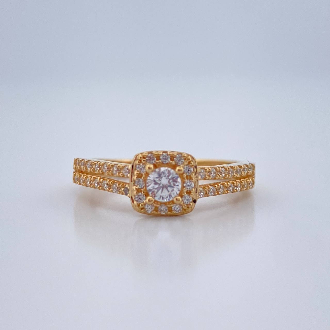 Anillo Halo Cuadrado 2.45gr / T5 1/2 / Oro Amarillo 18K %