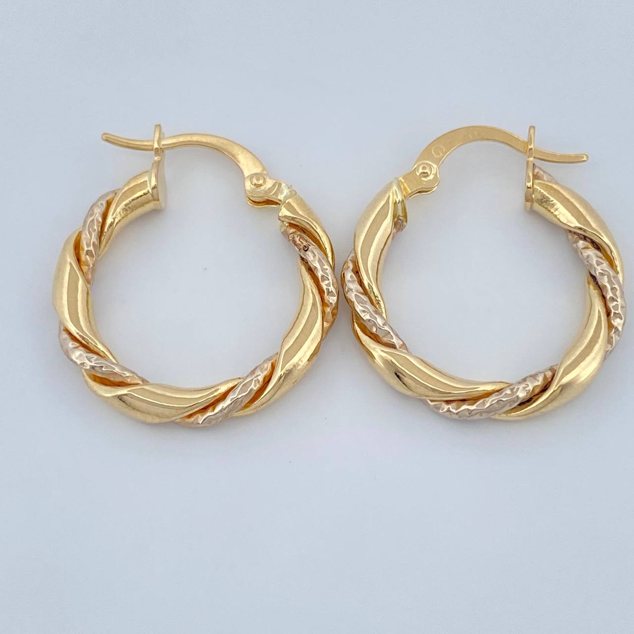 Candongas Sari 1.9gr / 2cm / Dos Oros Amarillo Blanco 18K %