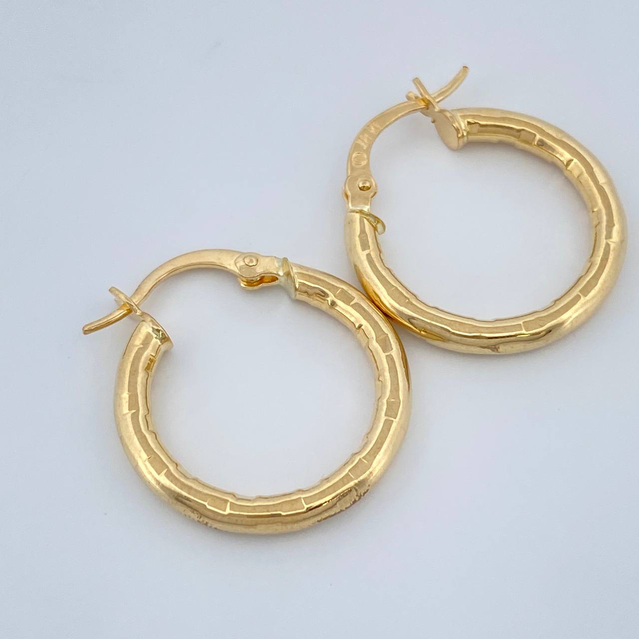 Candongas Lucero 1.6gr / 2cm / Oro Amarillo 18K %