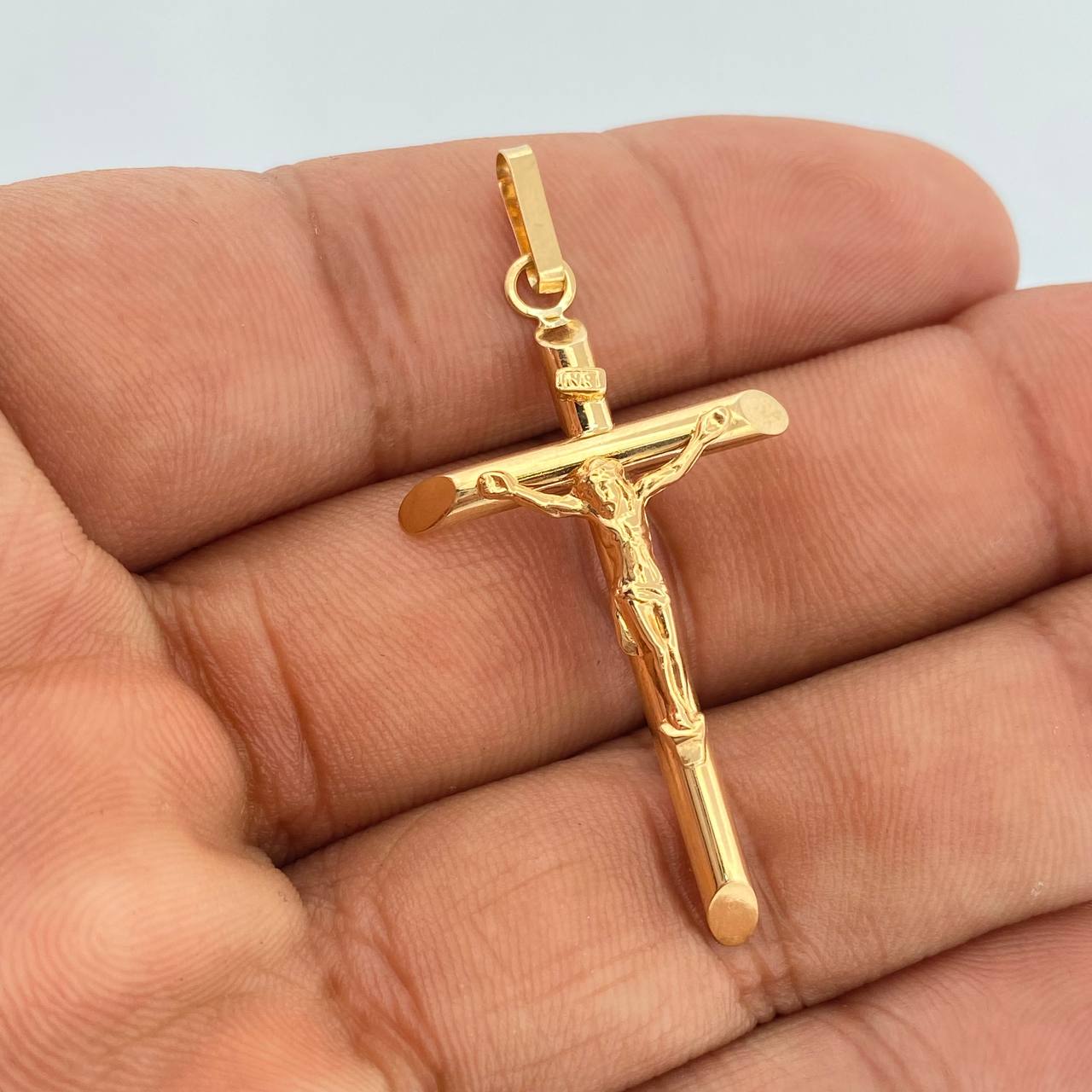 Dije Cruz Cristo 2.1gr / 4.8cm / Oro Amarillo 18K +